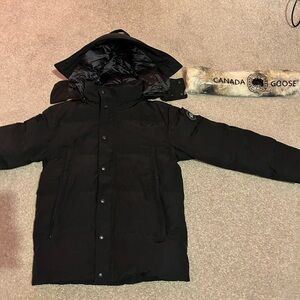 BRAND NEW CANADA GOOSE WYNDHAM PARKA BLACK LABEL SIZE MEDIUM MENS
